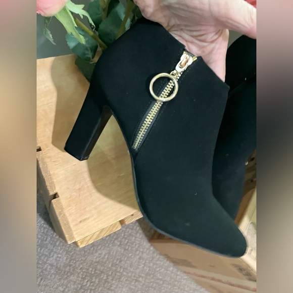 Impo woman size 8 suede Heel ankle boots - Picture 2 of 8